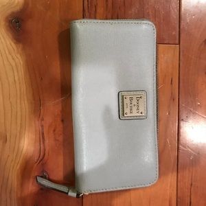 Dooney & bourke wallet